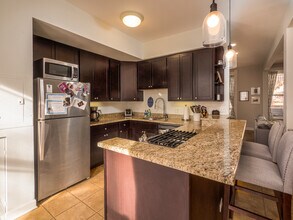 2037 W Iowa St, Unit 2CH in Chicago, IL - Building Photo - Building Photo