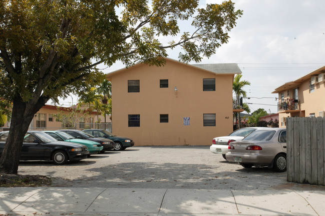 40 W 9th St in Hialeah, FL - Building Photo - Building Photo