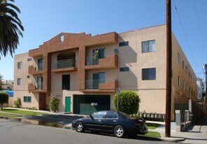 4619 Rosewood Ave, Unit 206 in Los Angeles, CA - Building Photo