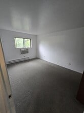 1840 Goodwin Dr in Palatine, IL - Building Photo - Building Photo