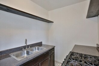 607 Camulos St in Los Angeles, CA - Foto de edificio - Building Photo