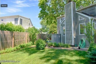 901 Woodcrest Dr in Spring Lake, NJ - Building Photo - Building Photo