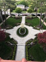 Kensington Court Apartments in Hempstead, NY - Building Photo