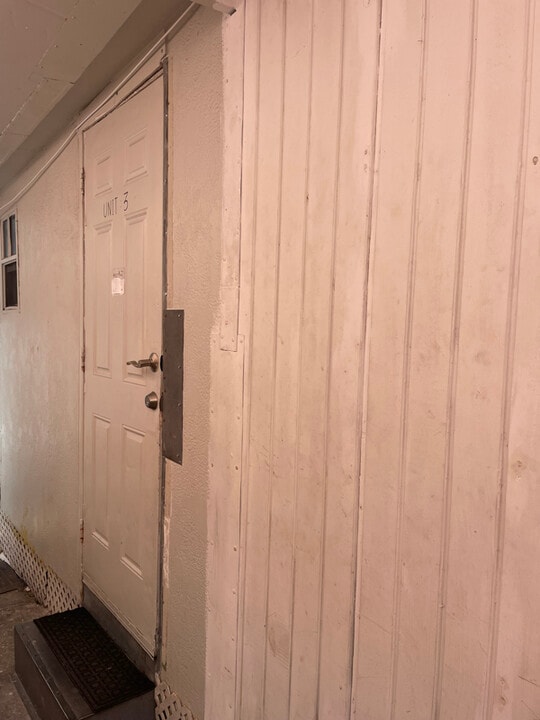 3131 W 16th Ave in Hialeah, FL - Foto de edificio