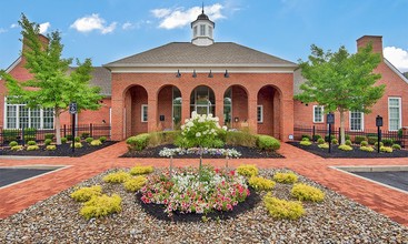 Chelsea Place Apartments & Townhomes in Toledo, OH - Building Photo - Building Photo