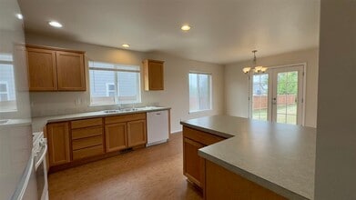 2419 S 15th St in Mount Vernon, WA - Building Photo - Building Photo