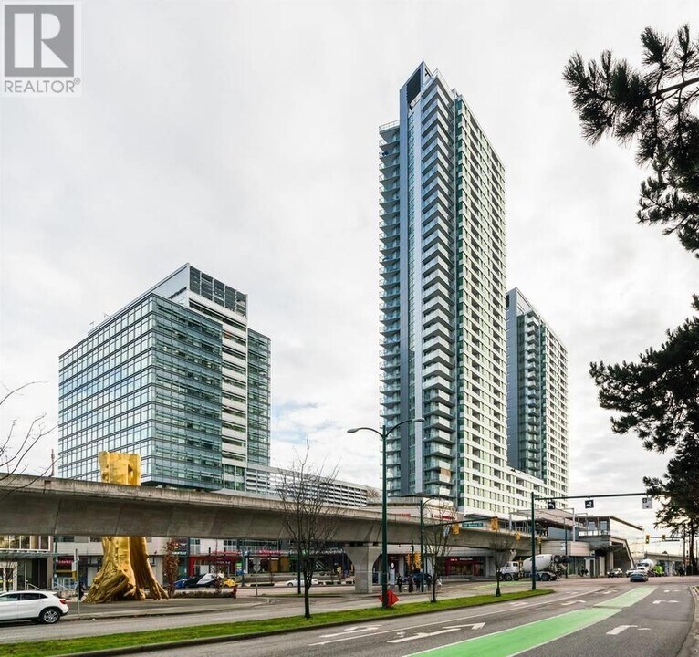 488 SW Marine Dr in Vancouver, BC - Building Photo