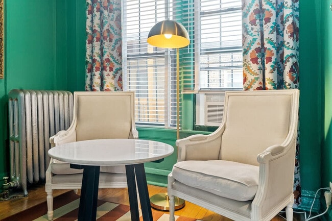 927 W Oakdale Ave in Chicago, IL - Building Photo - Building Photo