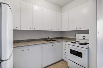 Chateau Apartments in Regina, SK - Building Photo - Building Photo
