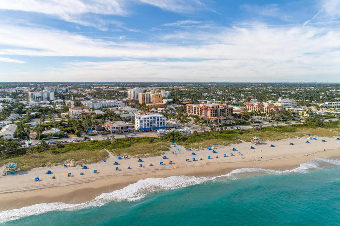 1910 Spanish Trail in Delray Beach, FL - Foto de edificio