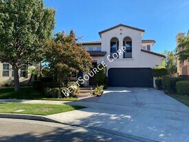 24310 Las Palmas St in Santa Clarita, CA - Building Photo
