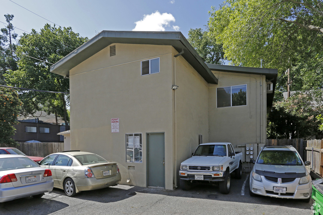 2711 F St in Sacramento, CA - Foto de edificio