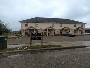 2006 Graham Ave in Mission, TX - Foto de edificio - Building Photo