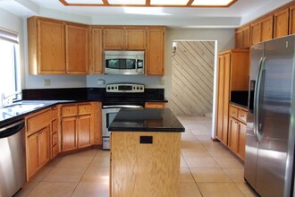 3185 W Spruce Ave in Fresno, CA - Building Photo - Building Photo