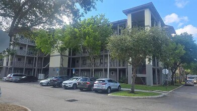 2851 Riverside Dr in Coral Springs, FL - Building Photo - Building Photo
