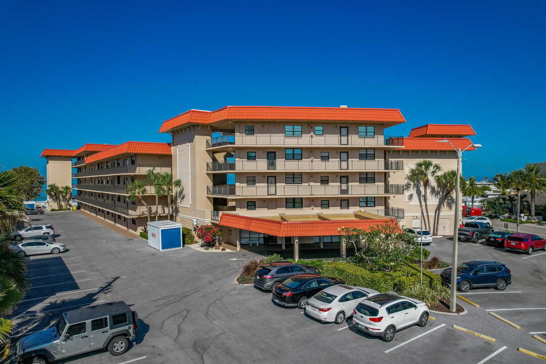 Gulf Mariner in Redington Shores, FL - Foto de edificio