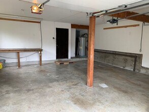 6410 NE 188th St in Kenmore, WA - Building Photo - Building Photo