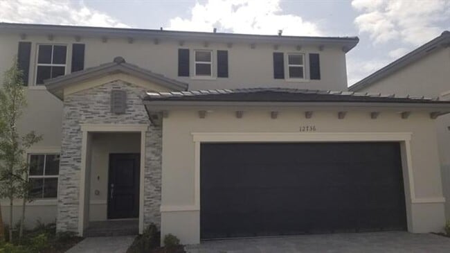 12736 SW 211th St in Quail Heights, FL - Building Photo - Building Photo