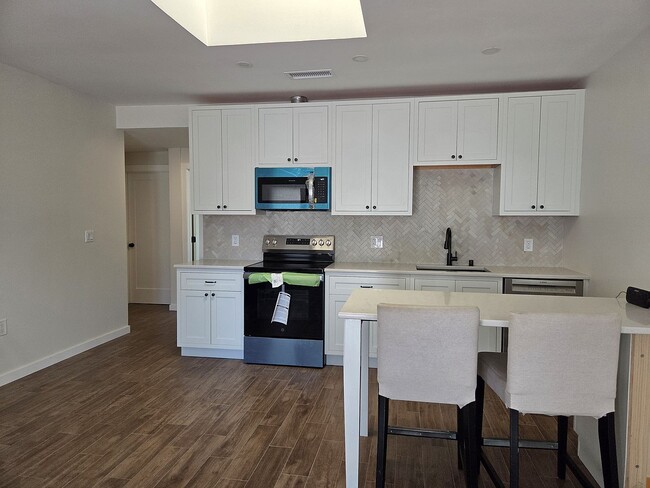 property at 512 De la Vina St