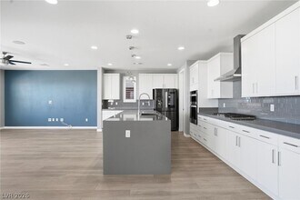 2604 Evolutionary Ln in Las Vegas, NV - Building Photo - Building Photo