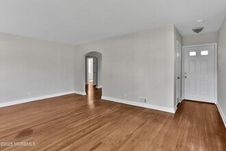 73 Locust Ave in West Long Branch, NJ - Building Photo - Building Photo
