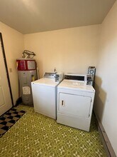 1255 E Van Buren Ave in Cottage Grove, OR - Building Photo - Building Photo