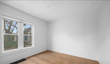 911 Zeeland Ct NE in Grand Rapids, MI - Building Photo - Building Photo