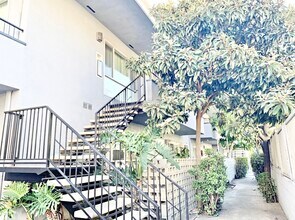 1851 Winona Blvd in Los Angeles, CA - Building Photo - Building Photo