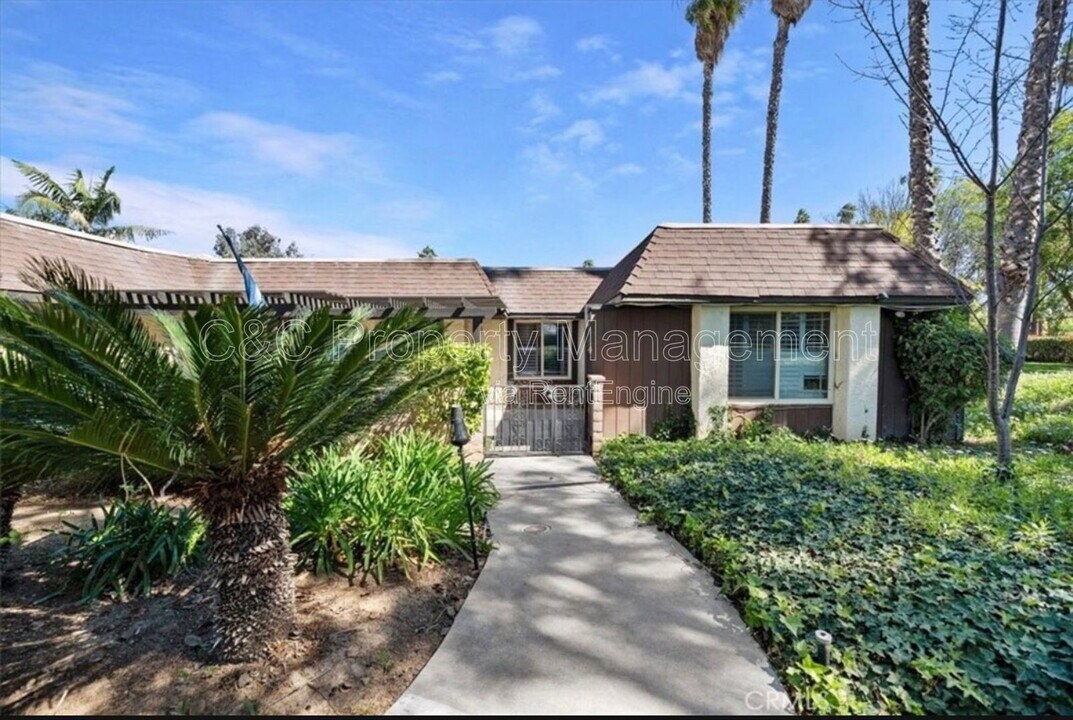 2764 Tropicana Dr in Riverside, CA - Building Photo