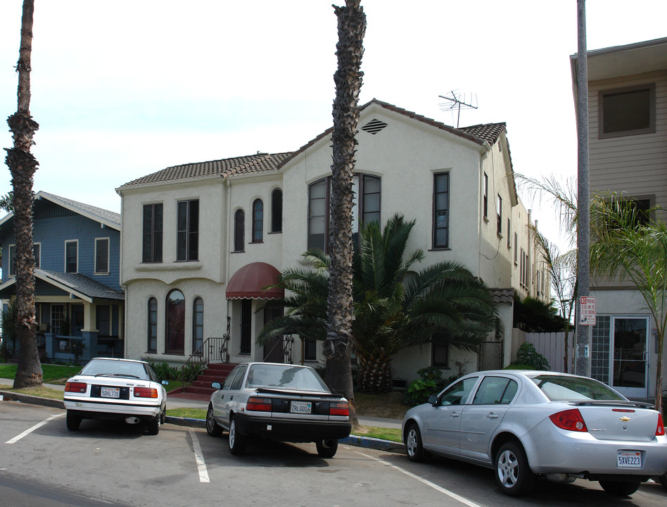 230 E 12th St in Long Beach, CA - Foto de edificio