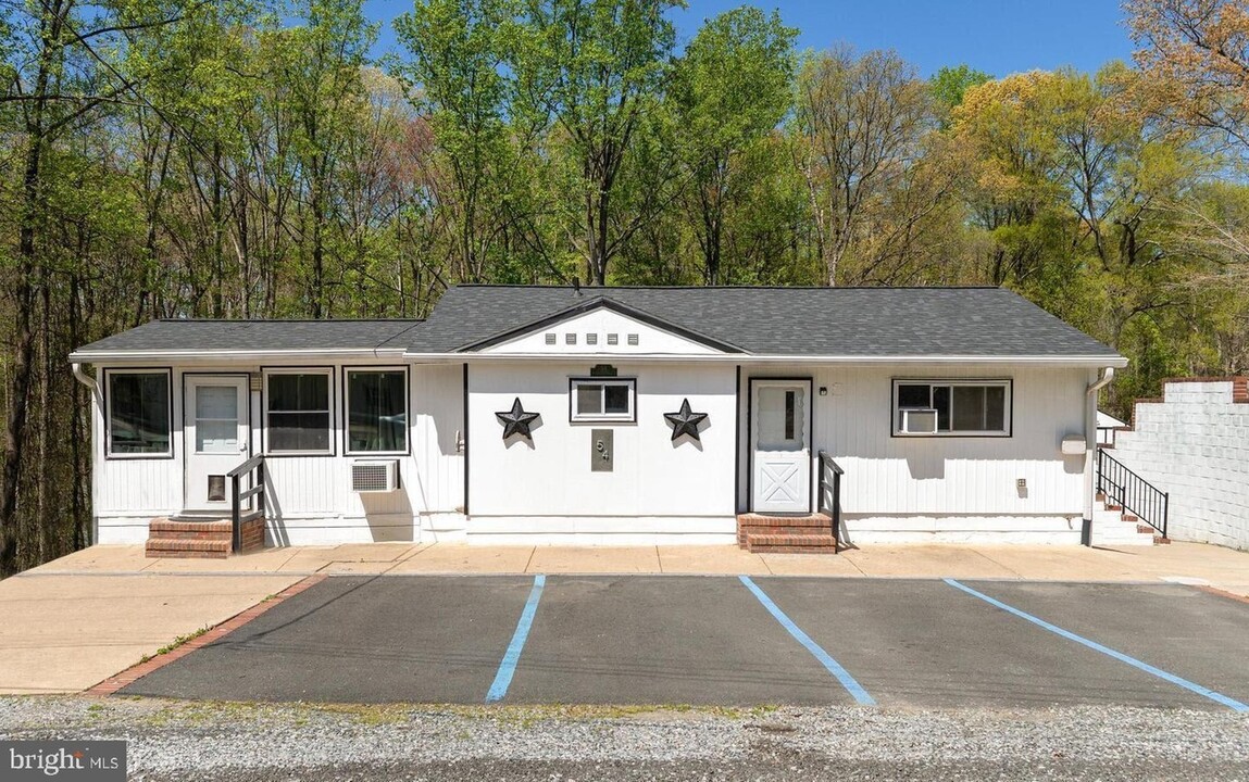 54 Stafford Indians Ln in Fredericksburg, VA - Building Photo