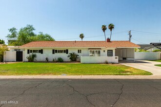 6925 E Rancho Vista Dr in Scottsdale, AZ - Foto de edificio - Building Photo