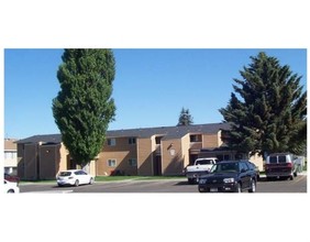 Wagon Wheel Apartments in Rexburg, ID - Building Photo - Building Photo