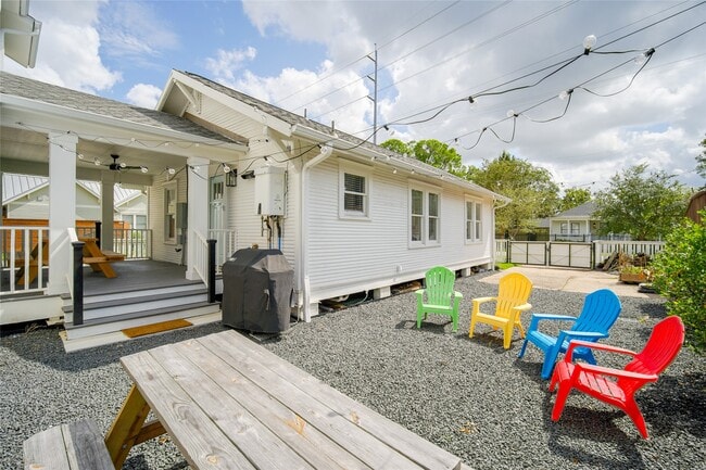 property at 811 W 13th St