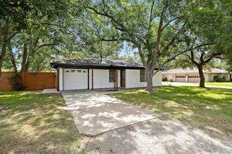 2304 Lathan Ln in Taylor, TX - Building Photo - Building Photo