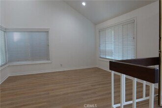 19 Alameda in Irvine, CA - Building Photo - Building Photo