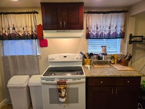 R and B Properties in Bremerton, WA - Building Photo - Building Photo