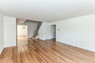 5012 Sideburn Rd in Fairfax, VA - Building Photo - Building Photo
