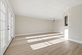 382 Oak Trails Rd in Des Plaines, IL - Building Photo - Building Photo