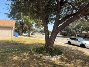 808 Sunflower Dr in Pflugerville, TX - Building Photo - Building Photo