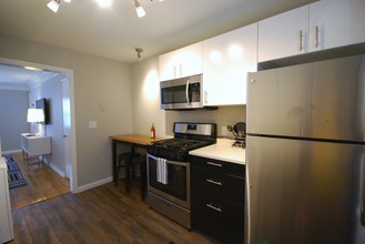 Furnished 2BR/1BA Apts. (NTLY/WKLY/MTHLY) in Atlanta, GA - Building Photo - Building Photo