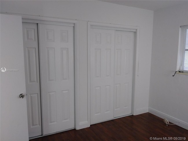 1038 11th St-Unit -11 in Miami Beach, FL - Building Photo - Building Photo