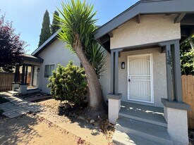 132-134 Forbes Ln in Ventura, CA - Building Photo