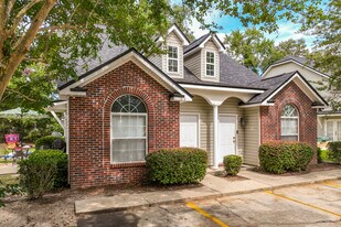 60 Country Way in Crawfordville, FL - Building Photo