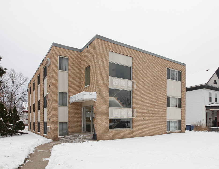 401 4th St SE in Minneapolis, MN - Building Photo