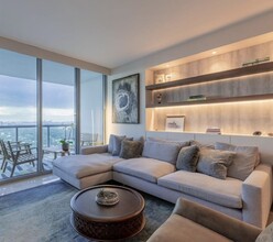 601 NE 36th St, Unit 2604 in Miami, FL - Foto de edificio - Building Photo