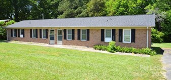 111 Pearl Cir, Unit 111 Pearl Circle in Wingate, NC - Building Photo