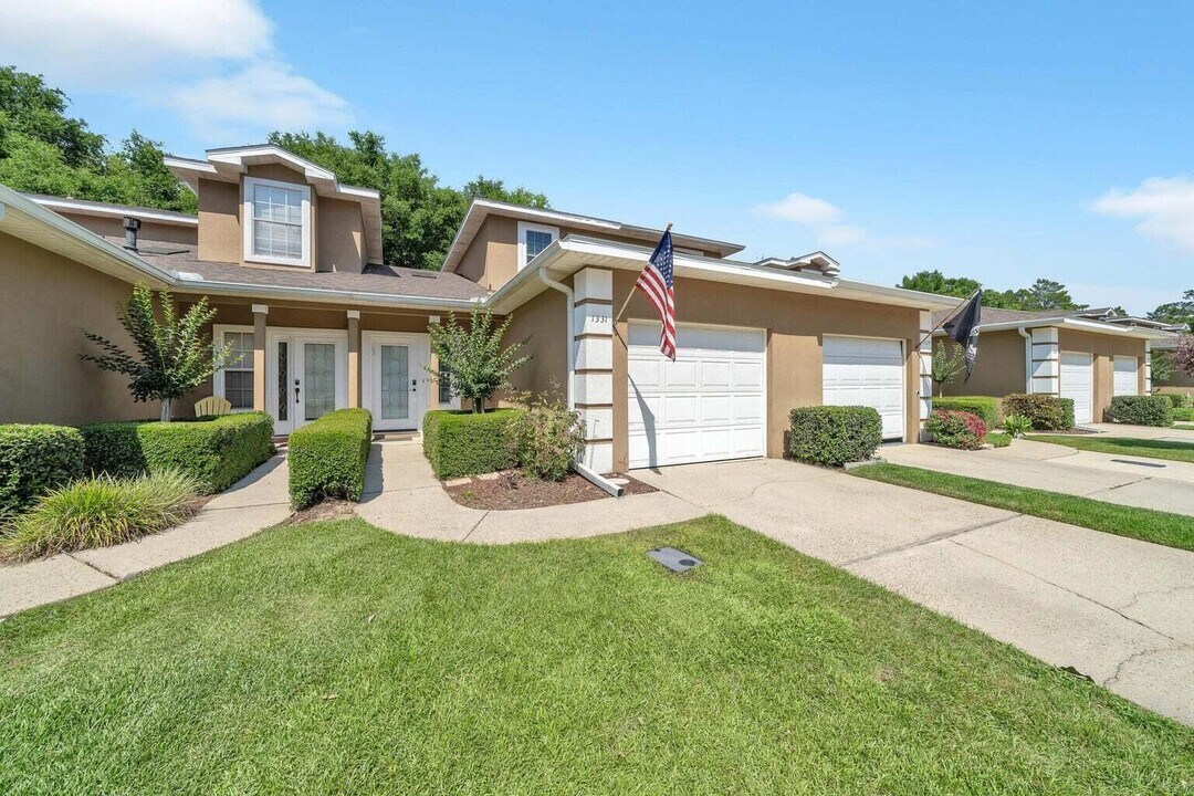 1331 Treasure Cove in Niceville, FL - Building Photo