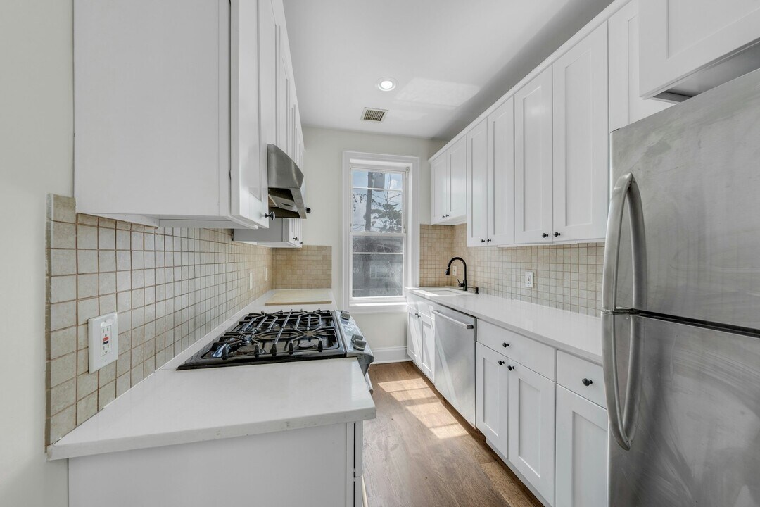 22 Grace St in Jersey City, NJ - Building Photo