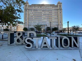 221 W Lancaster Ave in Fort Worth, TX - Building Photo